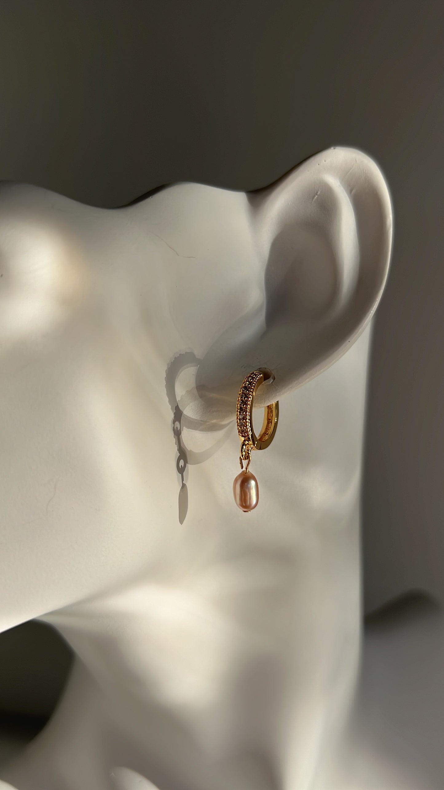 Femininity Pink Pearl • 18K Gold plated