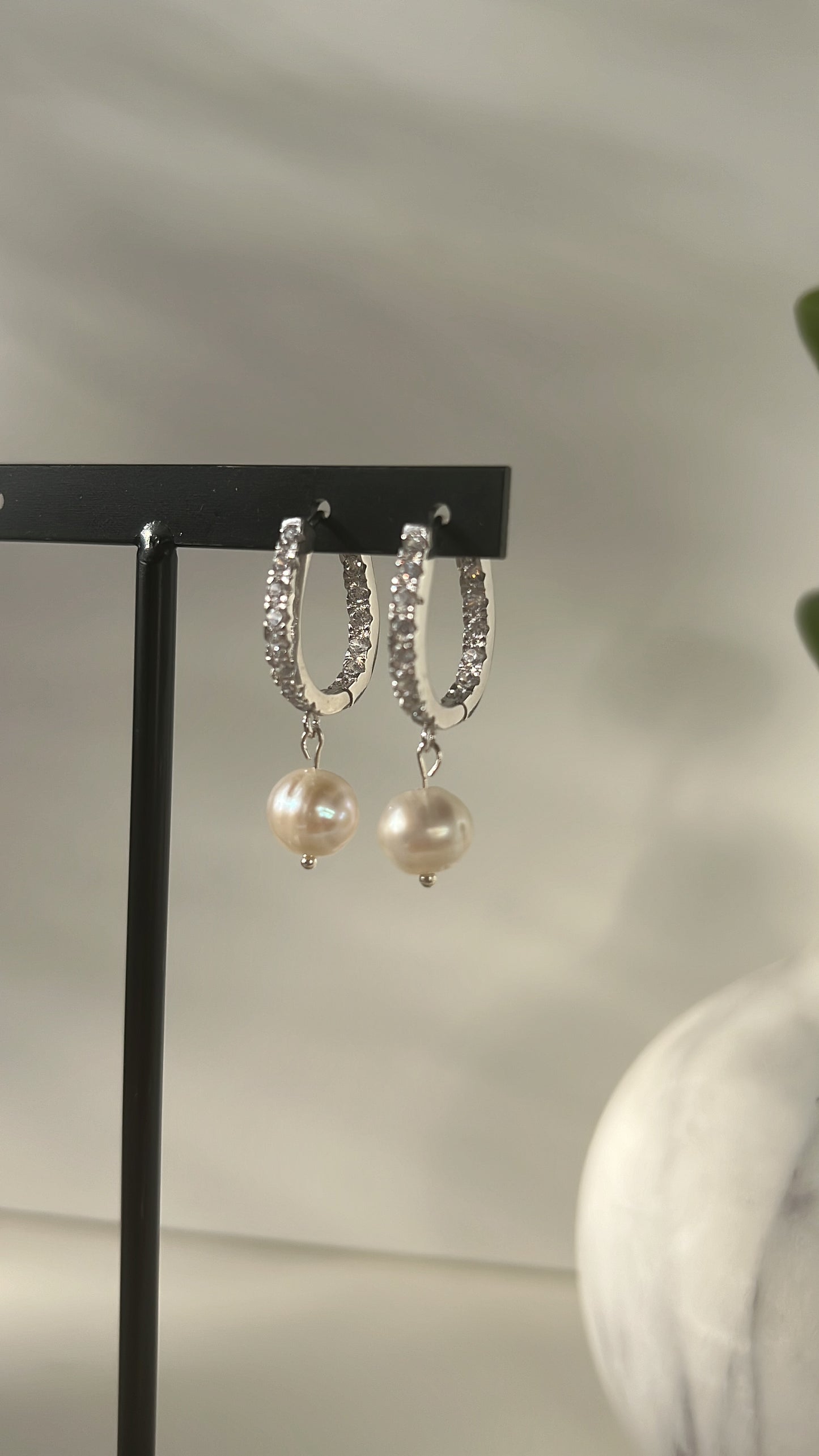 Pearl Curve • 925 Sterling Silver