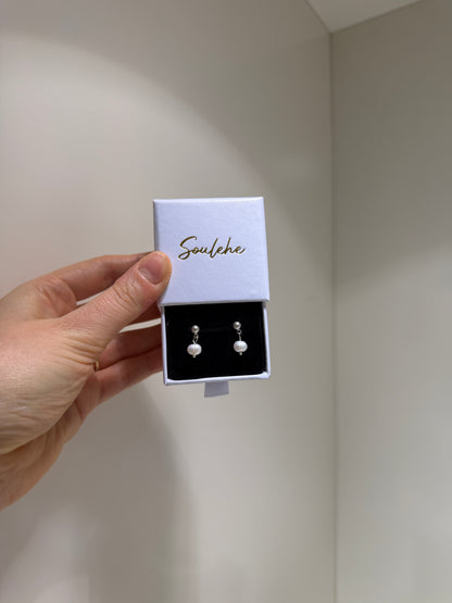 Pearl mini Stud - Willpower, Happiness, Femininity