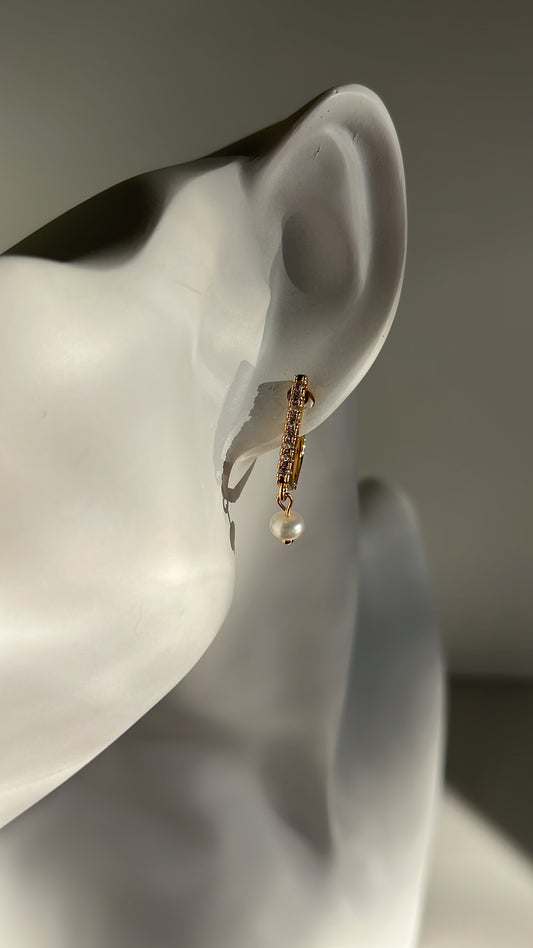Luxurious mini • Earrings •  Pearl •  18K Gold plated