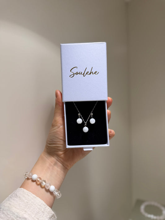 Silver Moonstone necklace with matching Moonstone earrings.