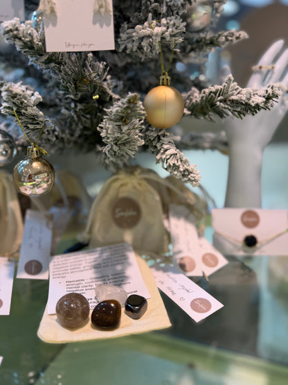 Cotton protection crystal pouch with Hematite, Tiger’s Eye, Smoky Quartz and Clear Quartz.