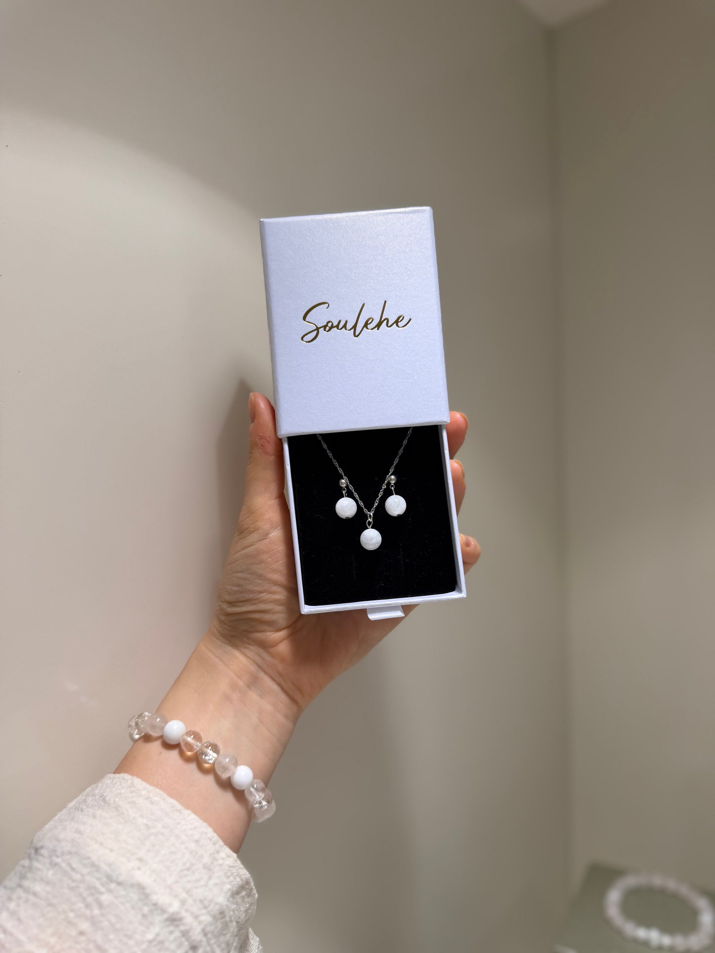 Silver Moonstone necklace with matching Moonstone earrings.