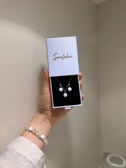 Silver Moonstone necklace with matching Moonstone earrings.