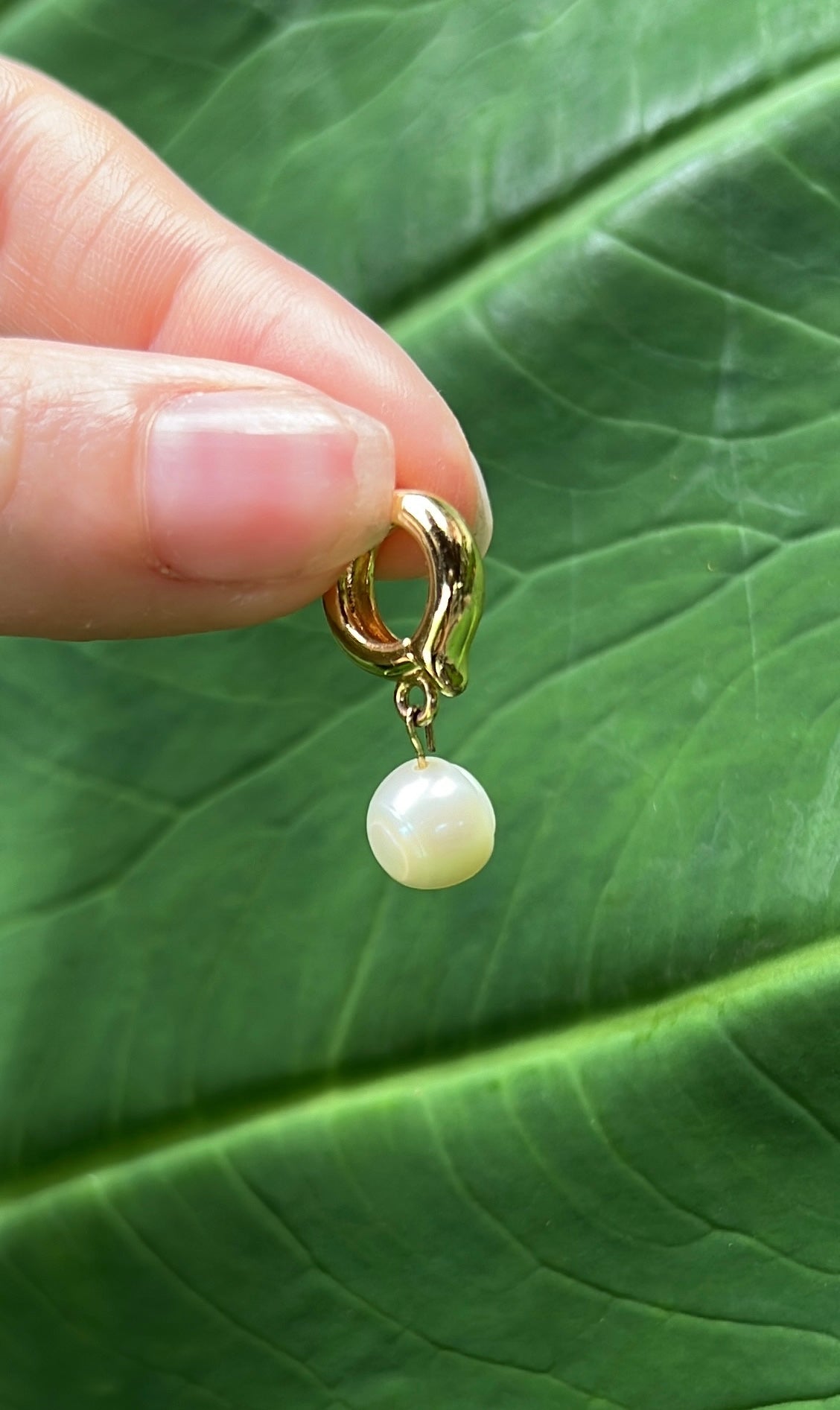 gold pearl pendant