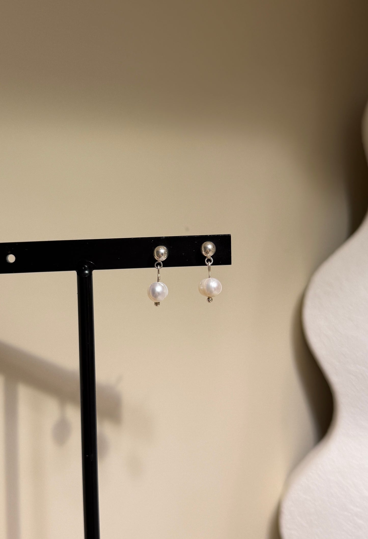 Pearl mini Stud - Willpower, Happiness, Femininity