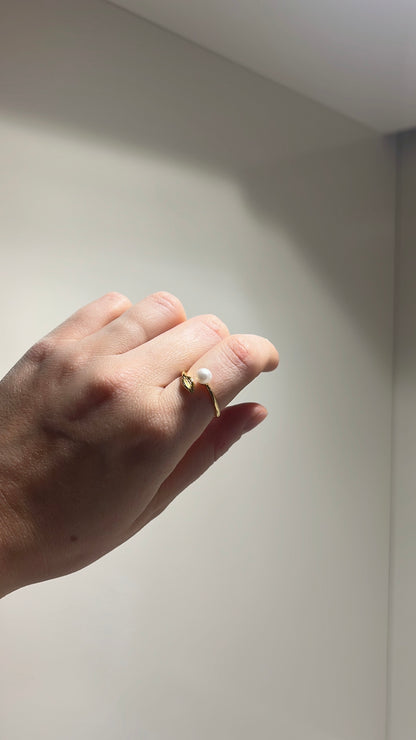 Leaf Pearl Ring