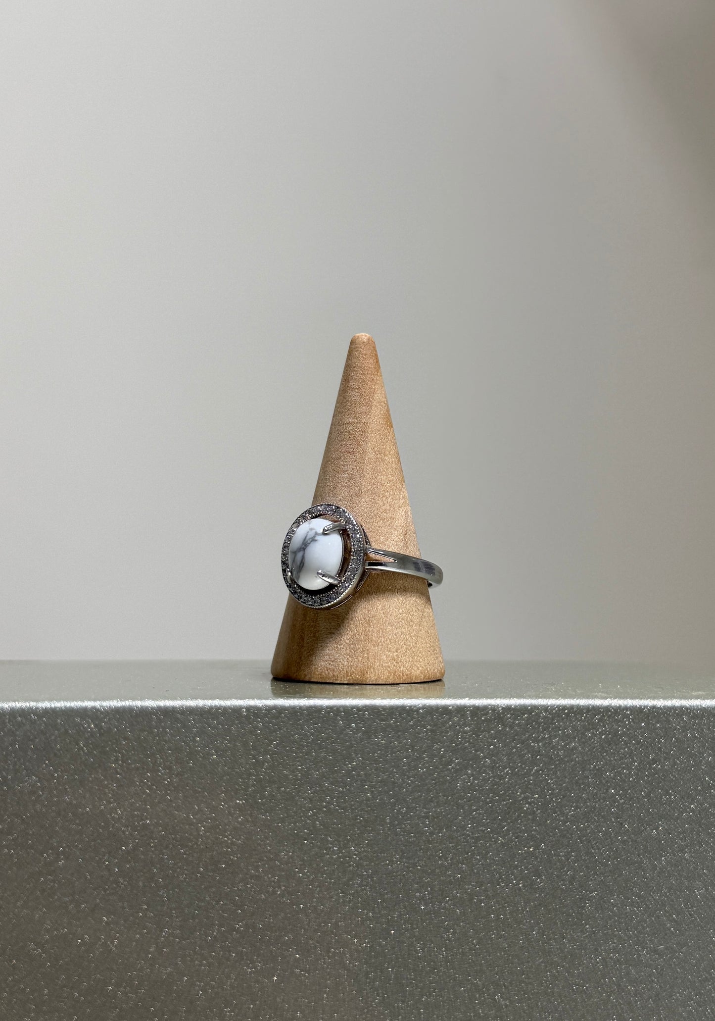 Howlite Oval • Ring  • 925 Sterling Silver