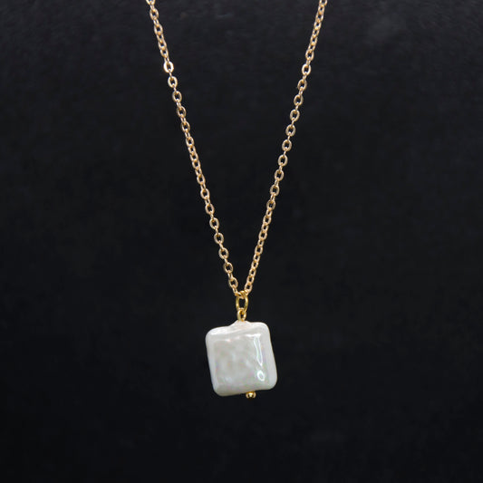 Beauty x Femininity • Necklace • Pearl & Stainless Steel