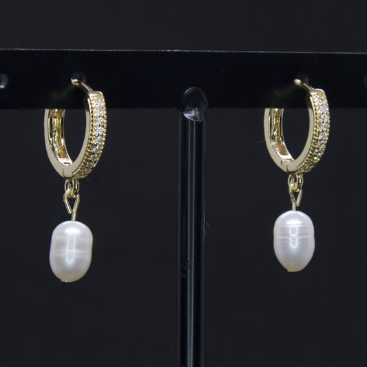 Beauty x Femininity • Earrings • Pearl & 14K Gold plated