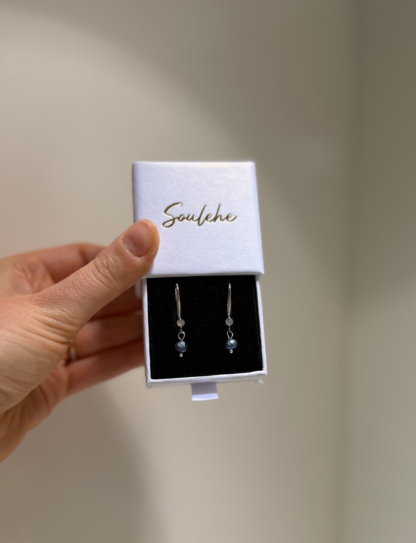 black freshwater pearl
