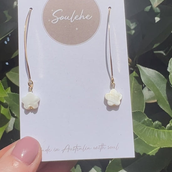 natural shell  gold earrings