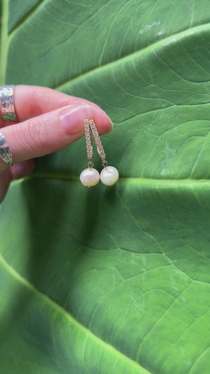 Luxurious • Earrings •  Pearl •  18K Gold plated