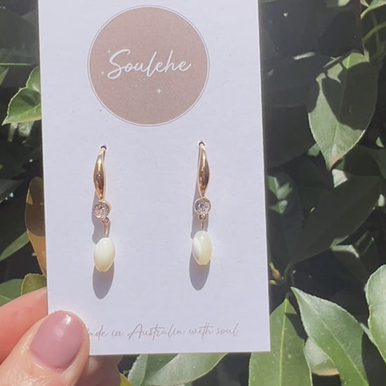 shell gold earrings